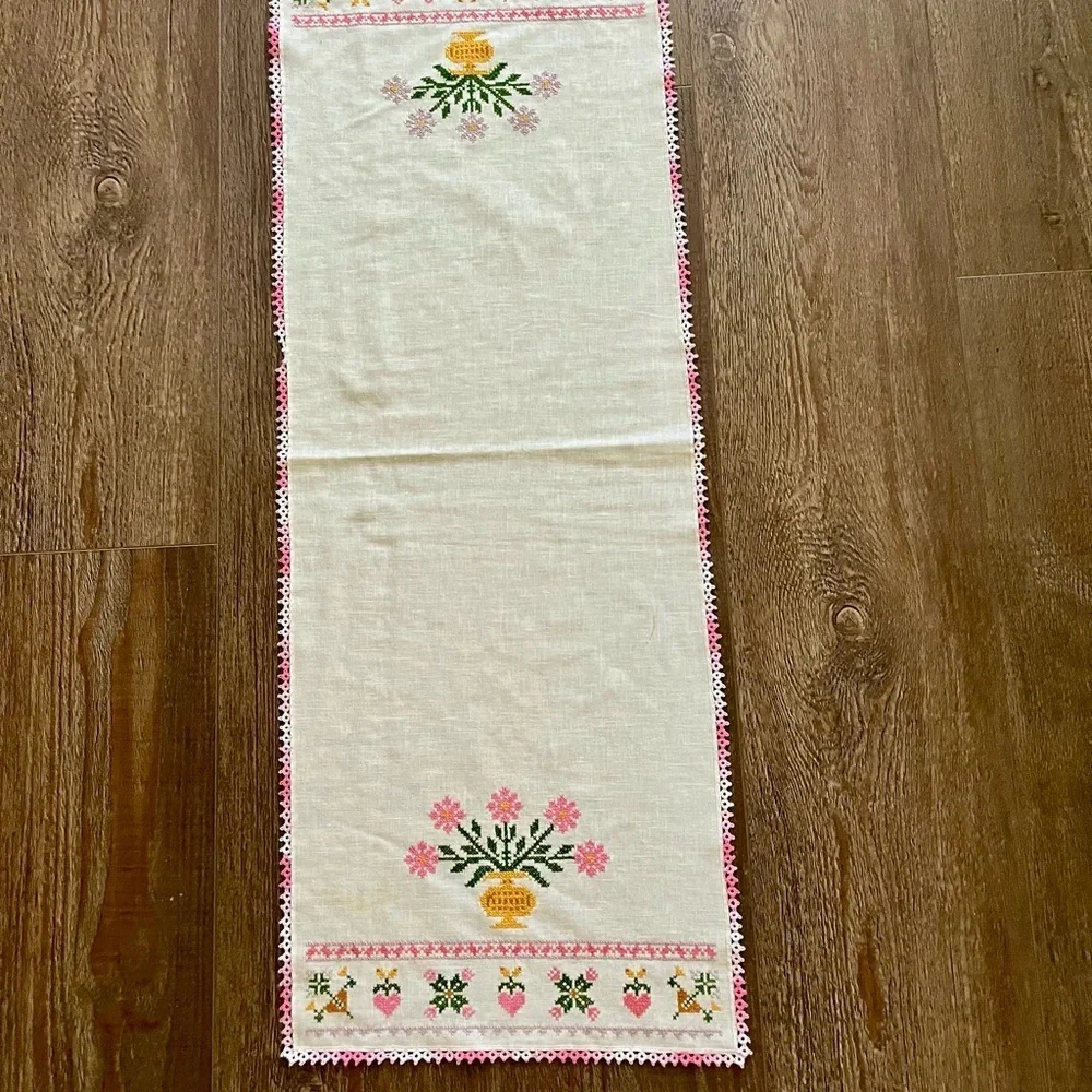 Floral Embroidered Table Runner 15/41 inches